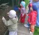 Během výletu děti a rodiče navštívili přírodní park Džbány – Žebrák, kde ekofarma hospodaří, viděli i přírodní zajímavosti a podívali se i do Stanice pro zraněné živočichy ve Voticích. (18. července 2008)
